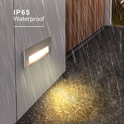 Bentuk persegi panjang Dibakar LED Wall Pack Lampu 220VAC 5W Panas Putih LED Walkway Lampu