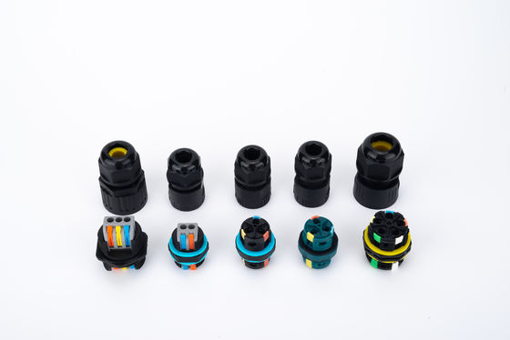 Konektor Kabel Kawat 32A 250VAC IP68 Tahan Air Konektor 2 Arah 6-12mm DIA