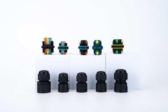 Konektor Kabel Kawat 32A 250VAC IP68 Tahan Air Konektor 2 Arah 6-12mm DIA